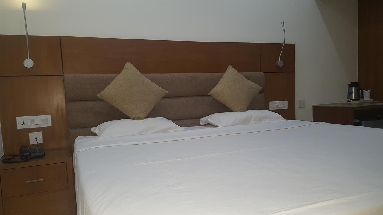 מלון Thrissur Sree Gokulam Residency מראה חיצוני תמונה